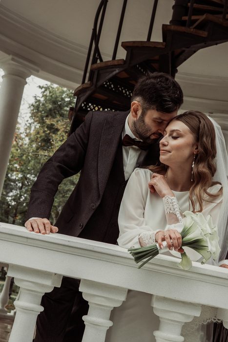 The couple at the rotunda railing, a spiral staircase behind them, in Ķemeri Park