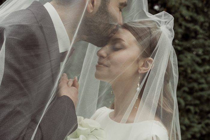 Close-up of a kiss through the veil in Ķemeri Park